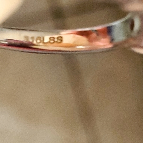 Red Rhinestones Ring 316L SS Size 7 NWOT - Picture 10 of 12